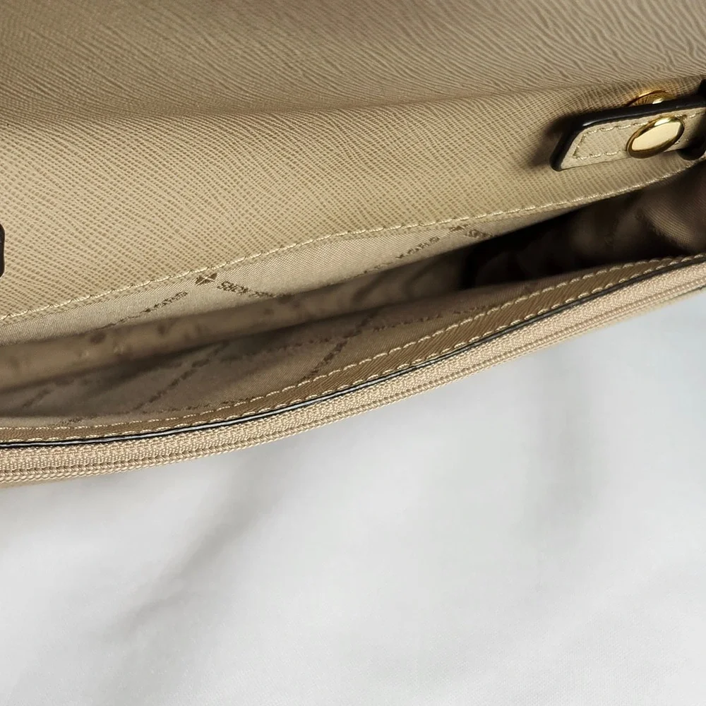 Michael Kors‎ Jet Set Crossbody Clutch Womens Bisque Leather Minimalist Neutral